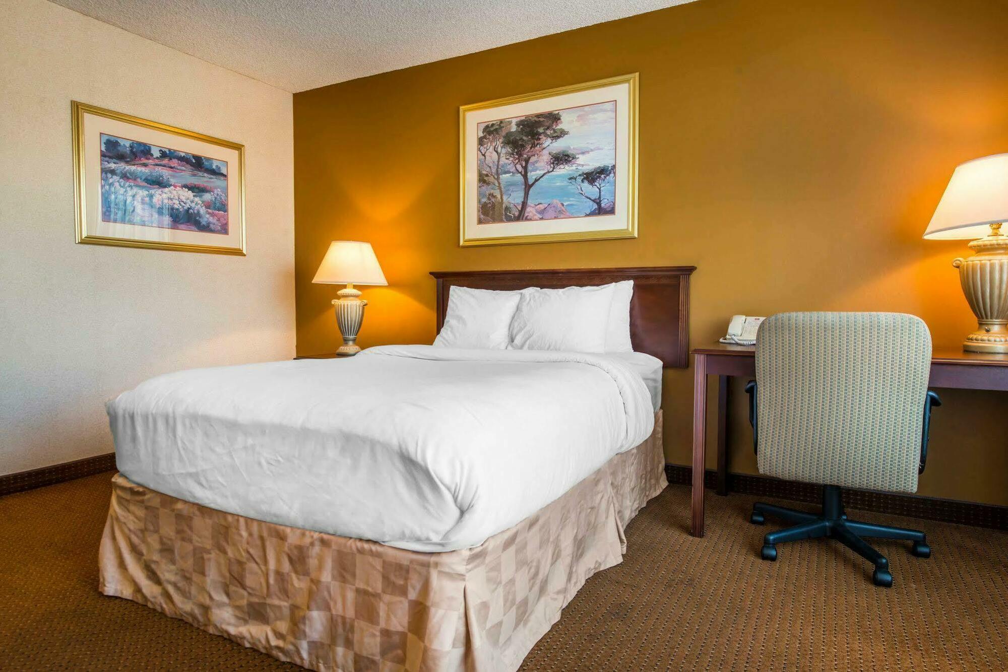 Clarion Inn And Events Center Pueblo North Esterno foto